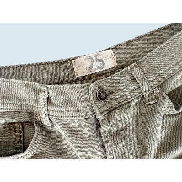FREE PEOPLE Light Green Mid Rise Busted Knee Raw Hem Jeans Sz 25 - Picture 4 of 7